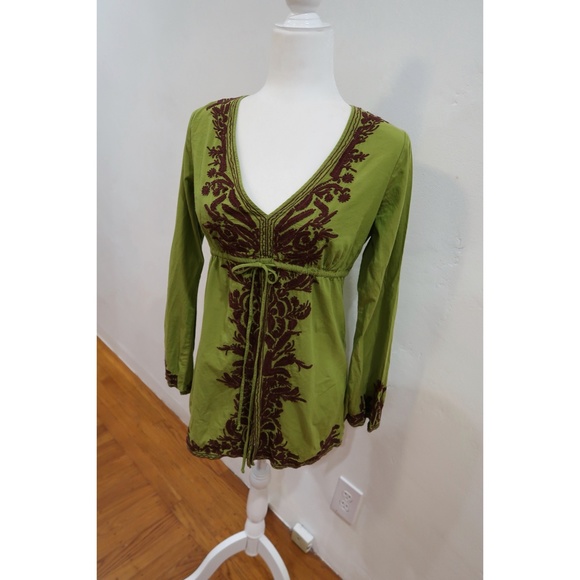 🔴  Green Blouse - Picture 2 of 5